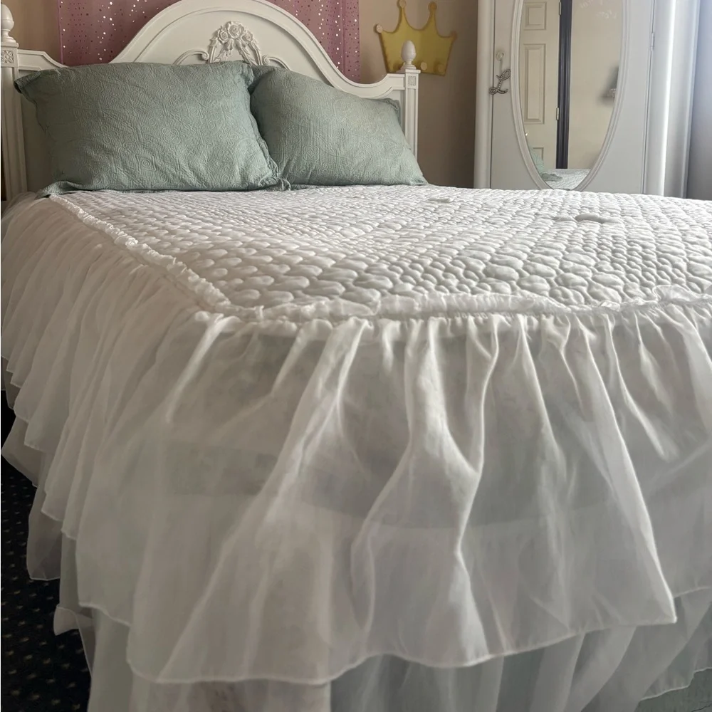 Vintage Quilt Ruffle Bedspread White Full Size Bed Ruffle Farmhouse Cottage Core